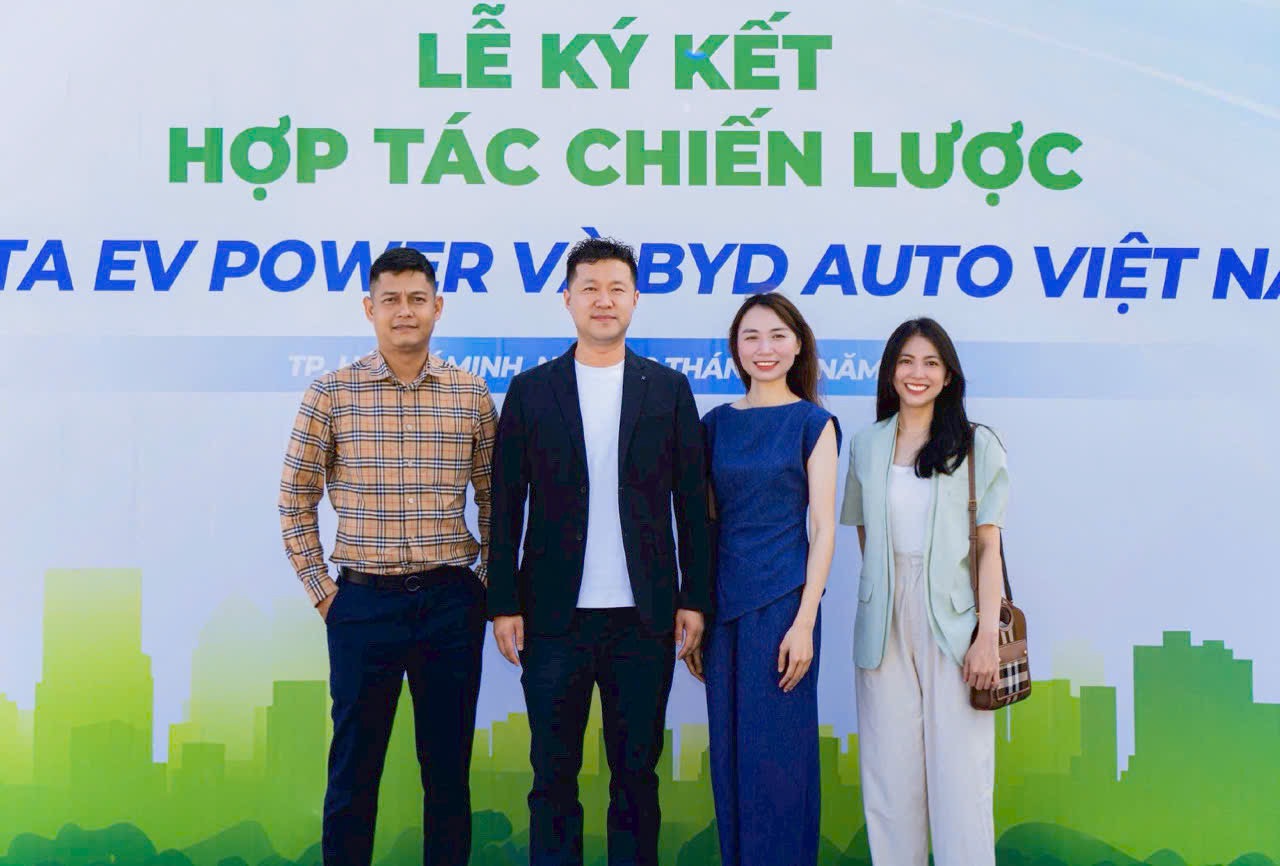 Đại diện FUTA EV Power và BYD Auto Việt Nam tại lễ ký kết